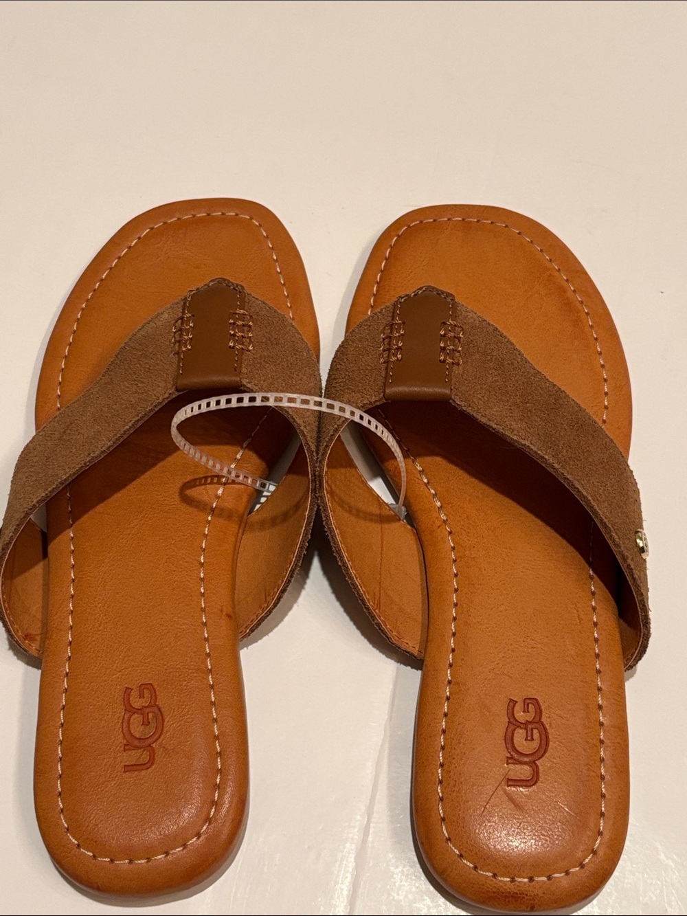 NWT UGG Women's Tan Brown Suede Thong Sandals 6